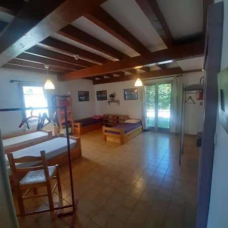 Des Monges Szálloda
